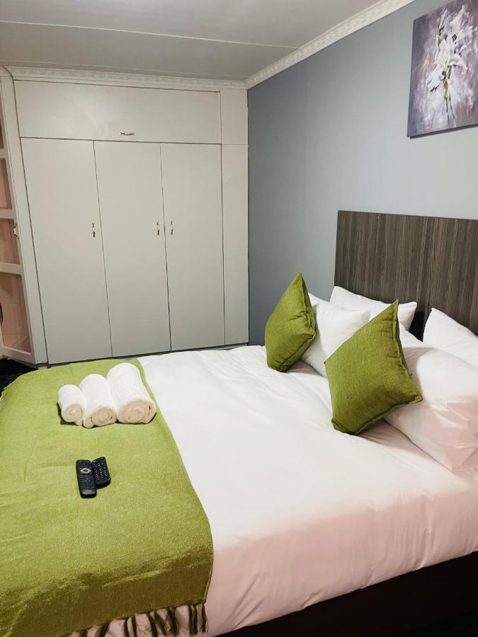 Host Hub Guest House Kempton Park Zewnętrze zdjęcie