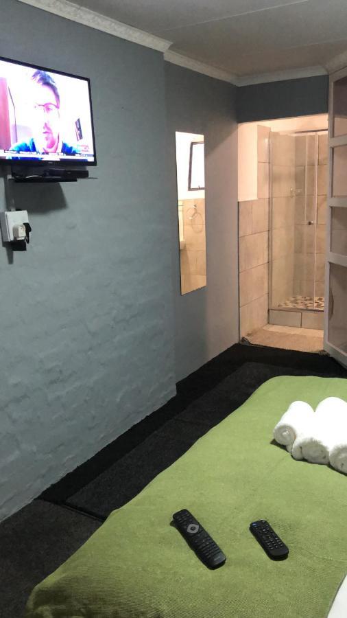Host Hub Guest House Kempton Park Zewnętrze zdjęcie