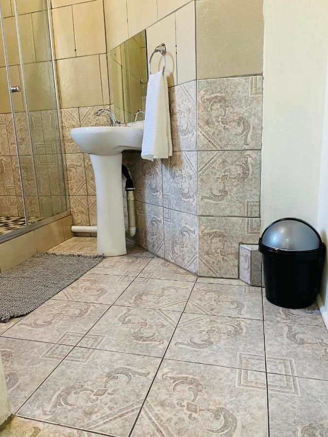 Host Hub Guest House Kempton Park Zewnętrze zdjęcie