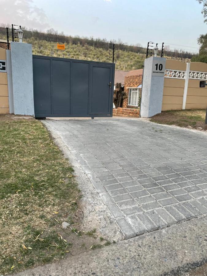 Host Hub Guest House Kempton Park Zewnętrze zdjęcie