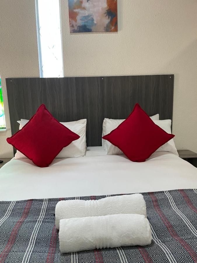 Host Hub Guest House Kempton Park Zewnętrze zdjęcie