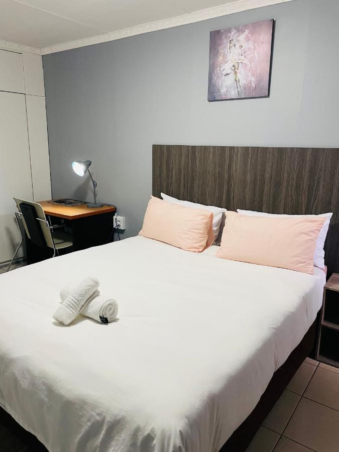 Host Hub Guest House Kempton Park Zewnętrze zdjęcie
